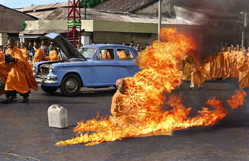 Illustration for article titled Iconic Black and White Photographs, Colorized
